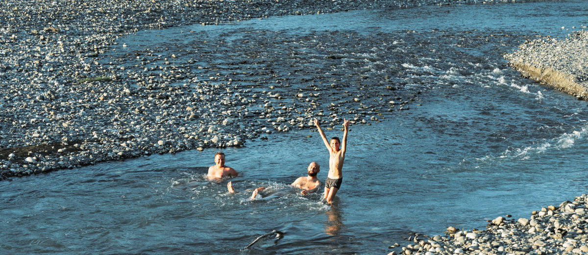 Baignade dans la rivière